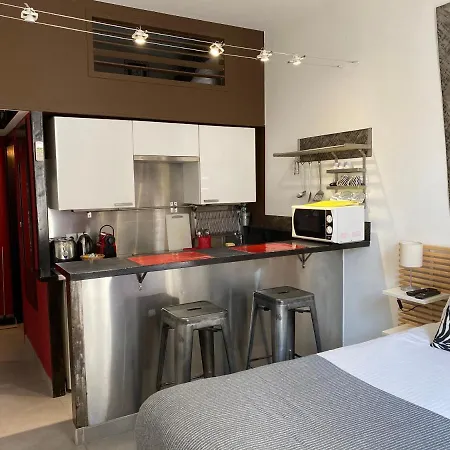 Interieurs-cour Apartman *