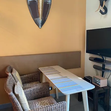 Interieurs-cour Apartman *