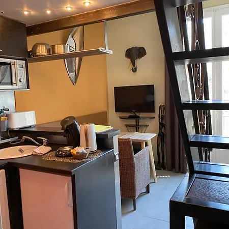 Interieurs-cour ניס