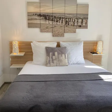 Interieurs-cour Apartman *